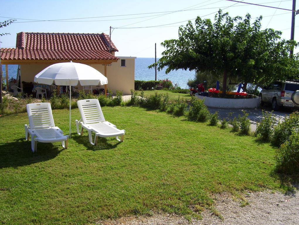 Beach Bungalows Kypseli Exteriör bild